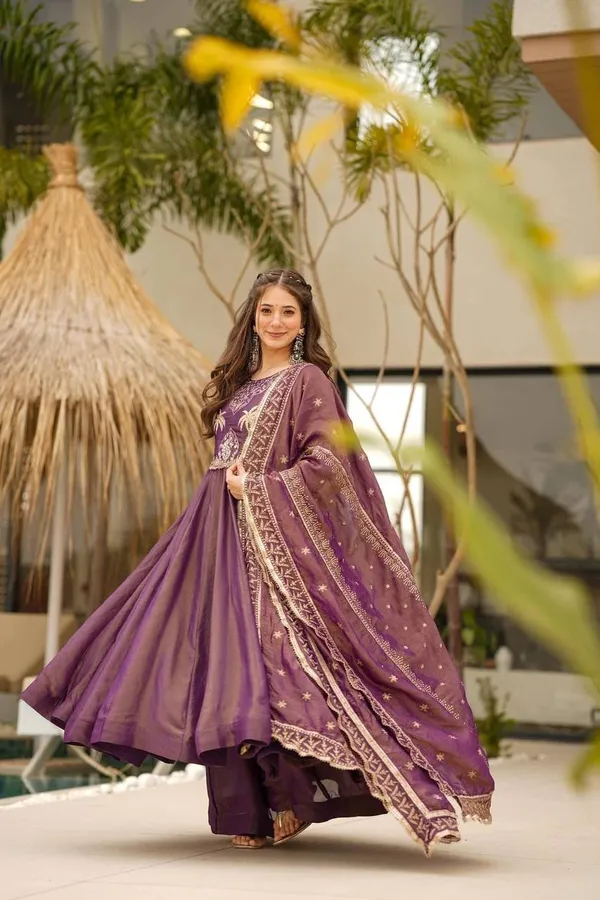 Looking_for_this_same_colour_beautiful_Designer_Kurta_Dupatta_set_On_Pure_Silk_fabric_with_inner