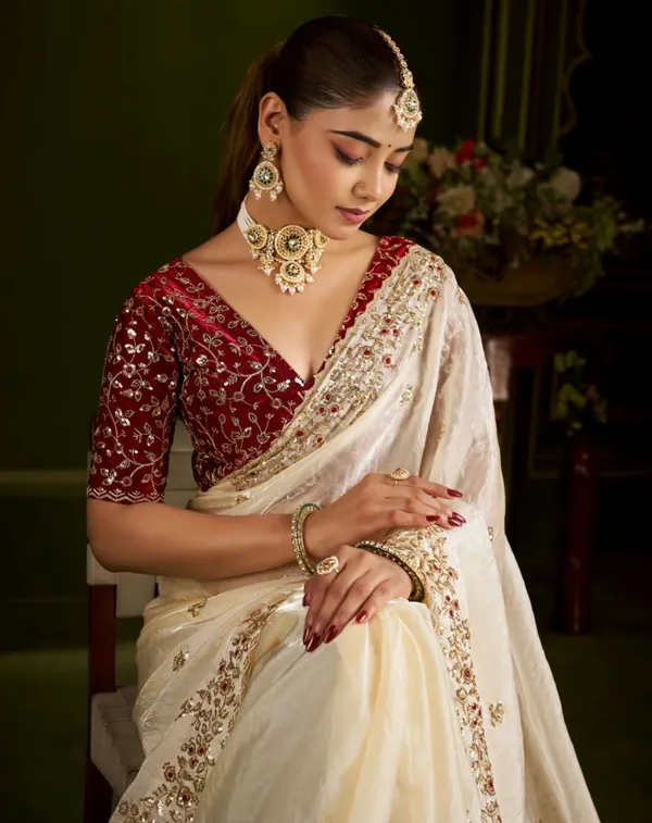 Elegant_Cream_Chiffon_silk_Saree_with_Heavy_Zari_Border_With_Elegant_maroon_colour_blouse