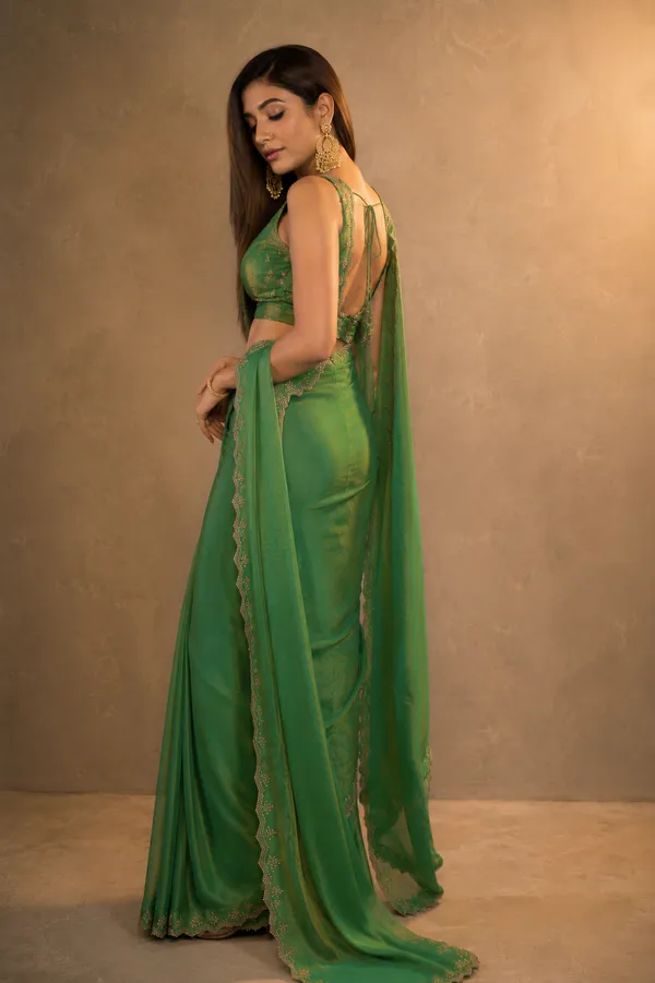 Women’s_Premium_Designer_Saree_with_Blouse_Piece
