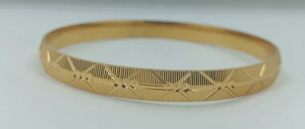 Divyoro_Cross-Hatch_Diamond_Dot_24k_Gold_Plated_Male_Kada