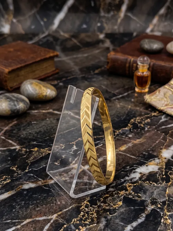 Divyoro_Arrowhead_Chevron_Textured_24K_Gold_Plated_Kada
