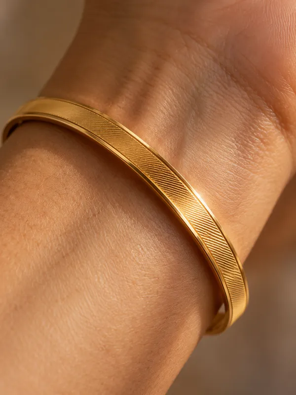 Divyoro_Classic_Minimalist_Plain_24K_Gold_Plated_Kada