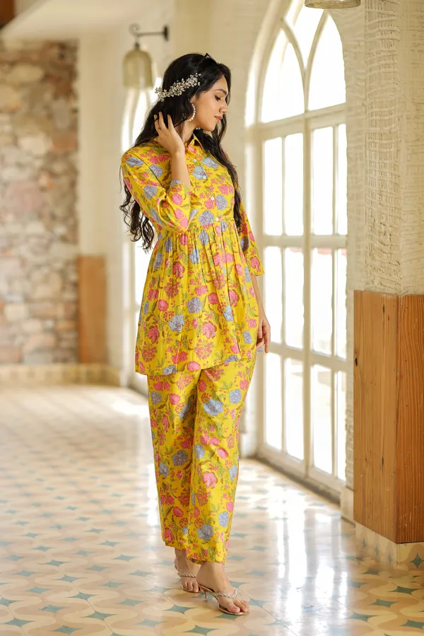 Yellow_Floral_Printed_Night_Suit_Set_For_Women