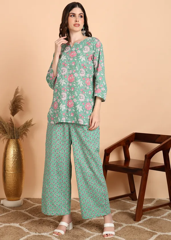 Ocean_Blue_Floral_Print_Cotton_Night_Suit_Set_For_Women