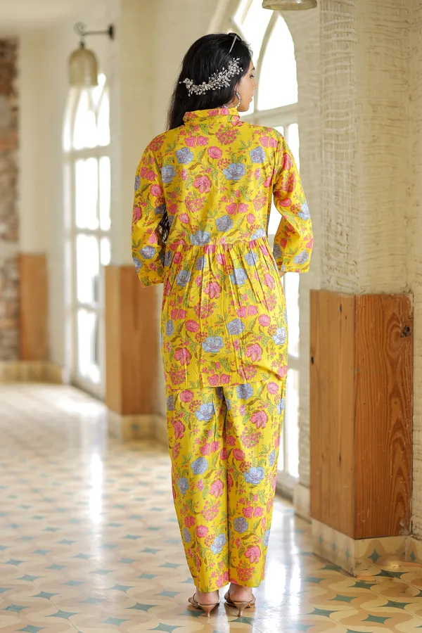 Yellow_Floral_Printed_Night_Suit_Set_For_Women