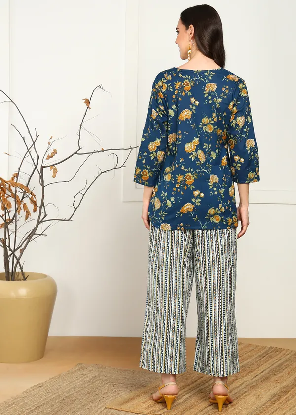 Blue_Floral_Print_Top_With_3/4_Sleeves_For_Women