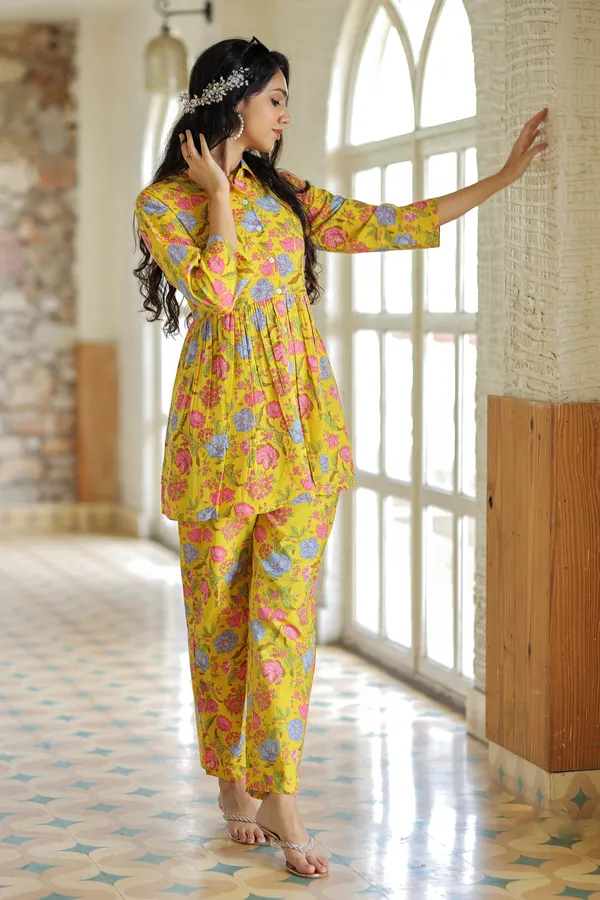 Yellow_Floral_Printed_Night_Suit_Set_For_Women