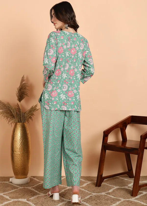 Ocean_Blue_Floral_Print_Cotton_Night_Suit_Set_For_Women