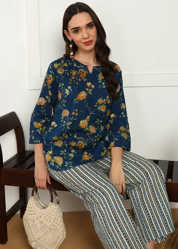 Blue_Floral_Print_Top_With_3/4_Sleeves_For_Women