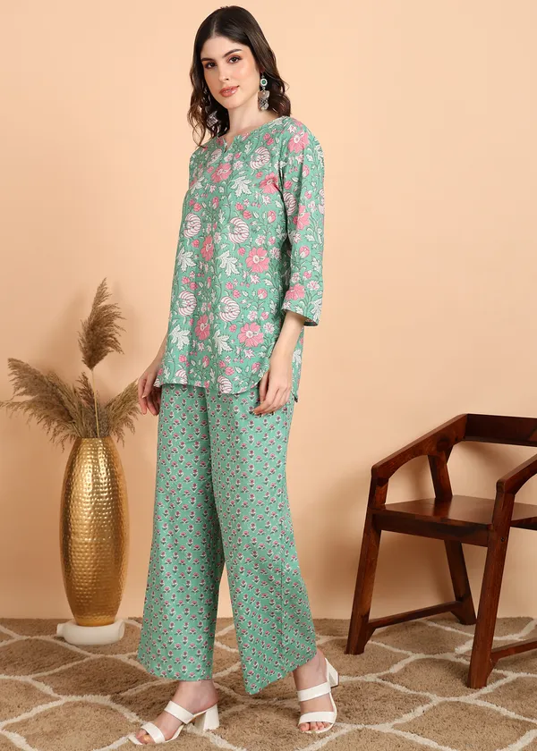 Ocean_Blue_Floral_Print_Cotton_Night_Suit_Set_For_Women