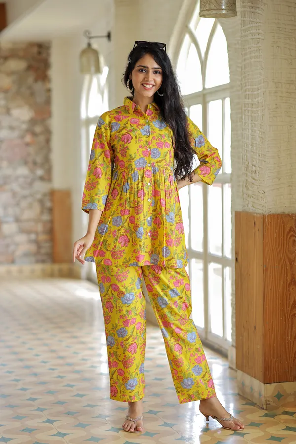 Yellow_Floral_Printed_Night_Suit_Set_For_Women