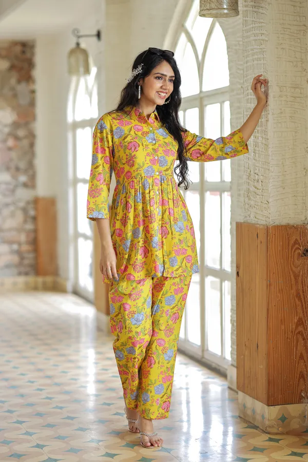Yellow_Floral_Printed_Night_Suit_Set_For_Women