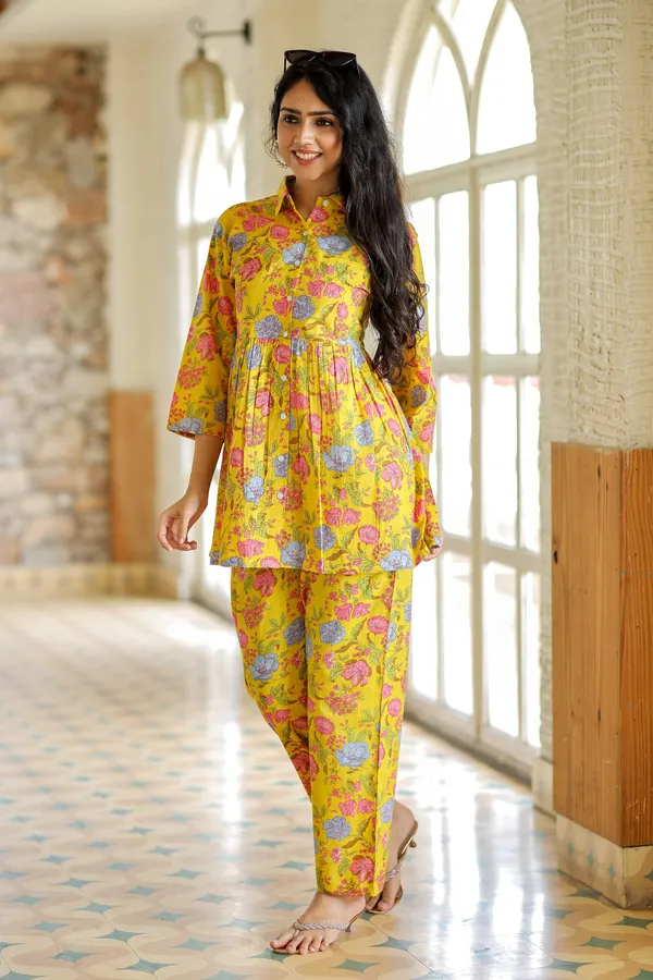 Yellow_Floral_Printed_Night_Suit_Set_For_Women