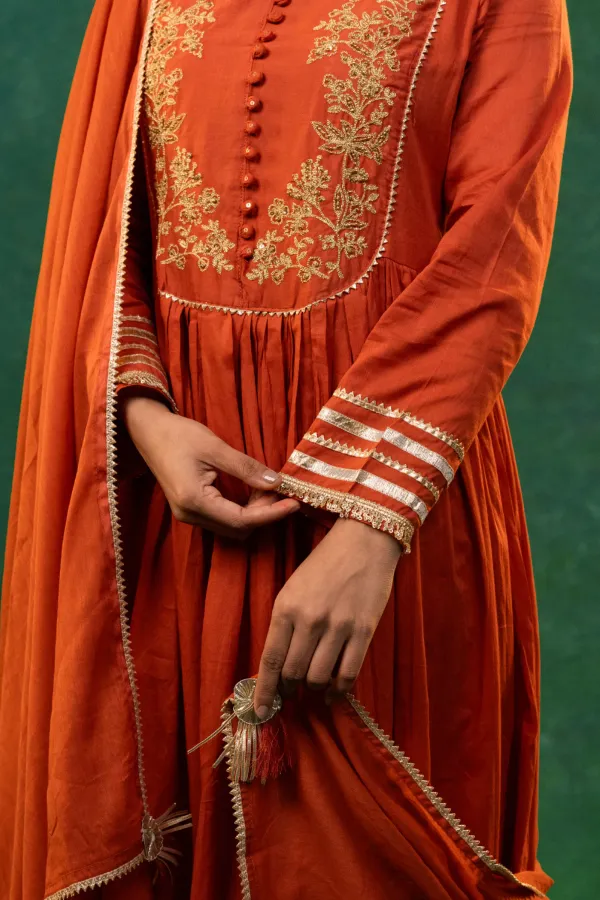 Mul_Cotton_Anaarkali_With_Embroidered_Neck_and_Lace_work