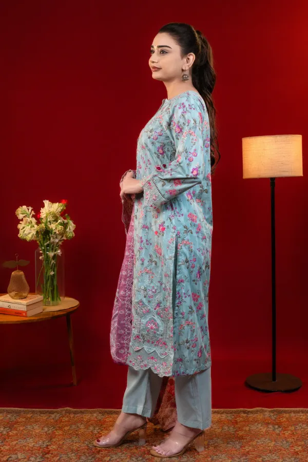 Light_Green_Straight_Suit_with_Cutwork_and_Thread_work