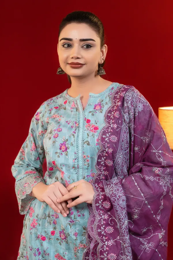 Light_Green_Straight_Suit_with_Cutwork_and_Thread_work