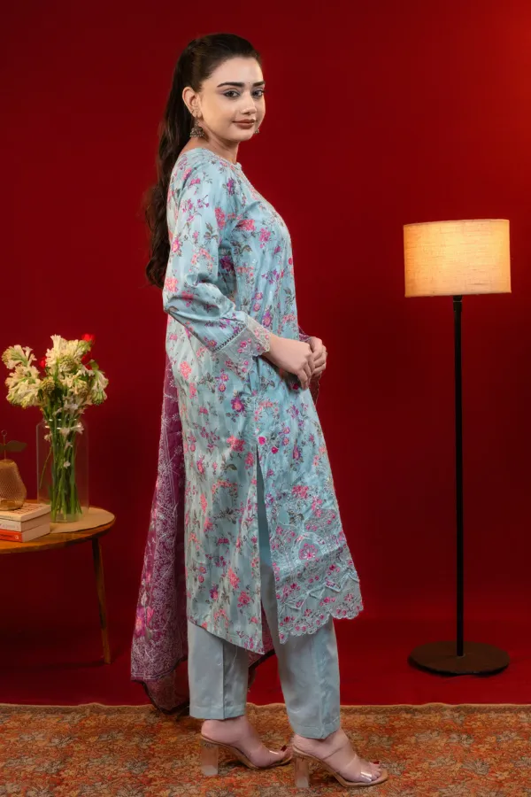 Light_Green_Straight_Suit_with_Cutwork_and_Thread_work