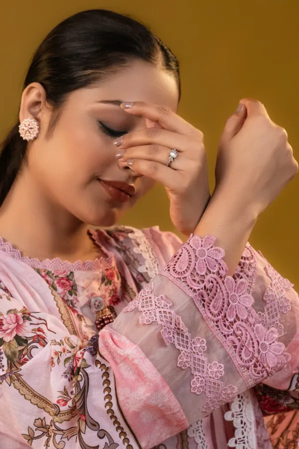 Pink_Lawn_Cotton_Daily_wear_Suit_Printed_with_Lace_Work