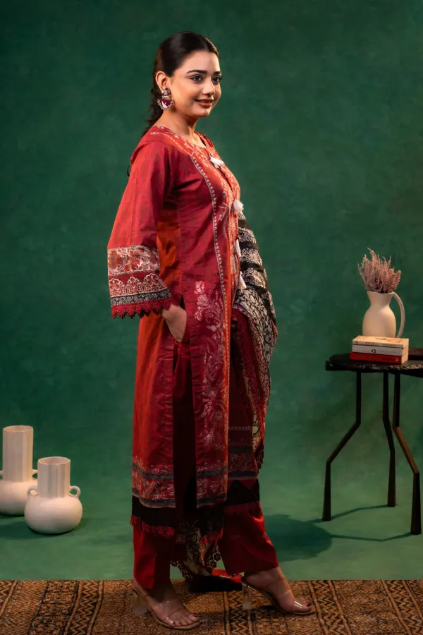 Meganta_Lawn_Cotton_Daily_wear_Suit_Printed_with_Lace_Work