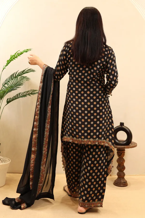 Black_Muslin_Kaftan_Suit_For_Women