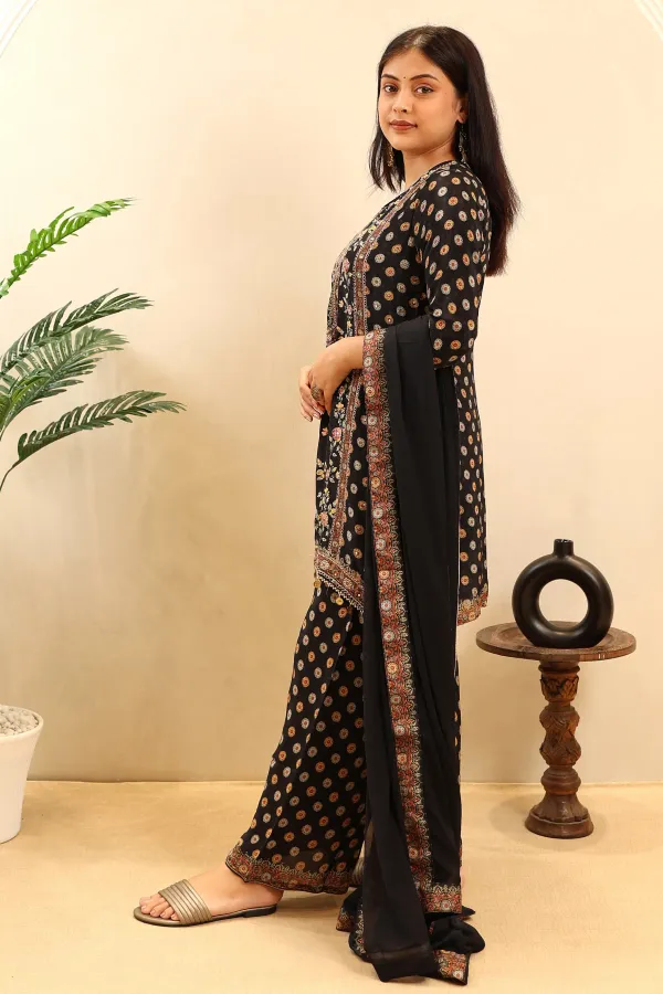 Black_Muslin_Kaftan_Suit_For_Women