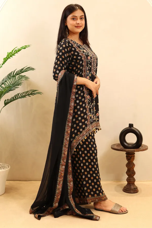 Black_Muslin_Kaftan_Suit_For_Women