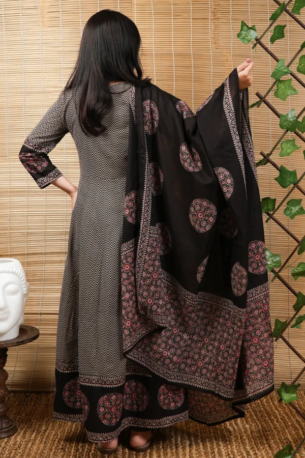 Black_Cotton_Angarkha_Suit_For_Women
