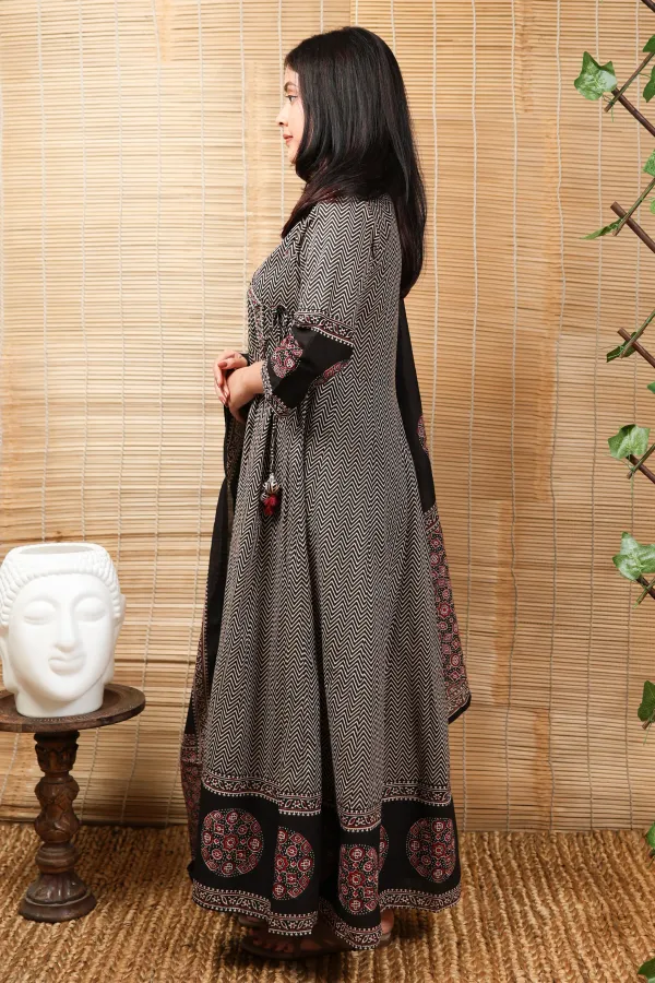 Black_Cotton_Angarkha_Suit_For_Women