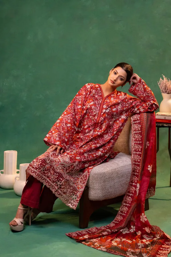 Mahroon_Straight_Suit_with_Cutwork_and_Thread_work