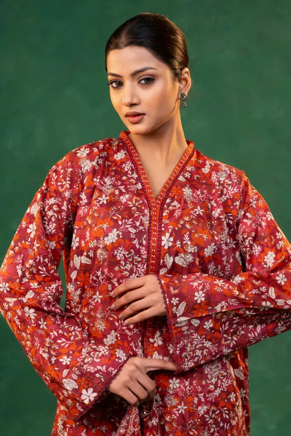 Mahroon_Straight_Suit_with_Cutwork_and_Thread_work