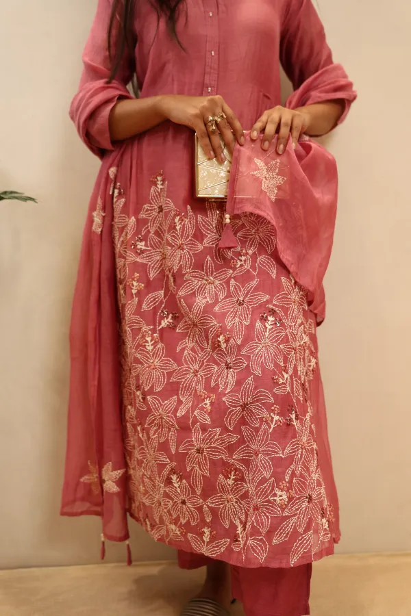 Long_Suit_With_Thread_Work_And_Cotton_Dupatta