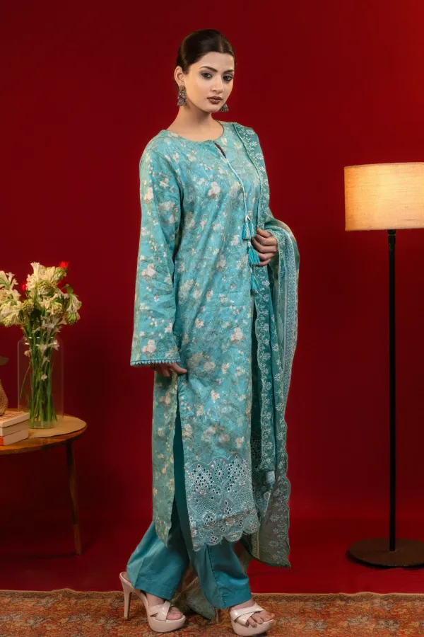 Light_Green_Straight_Suit_with_Cutwork_and_Thread_work