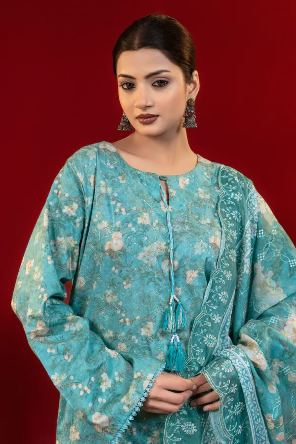 Light_Green_Straight_Suit_with_Cutwork_and_Thread_work
