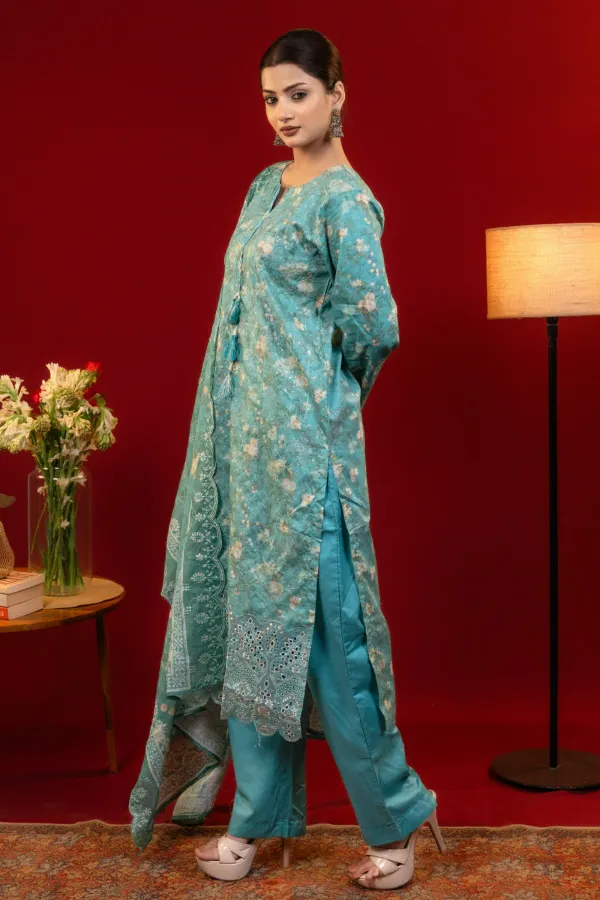 Light_Green_Straight_Suit_with_Cutwork_and_Thread_work