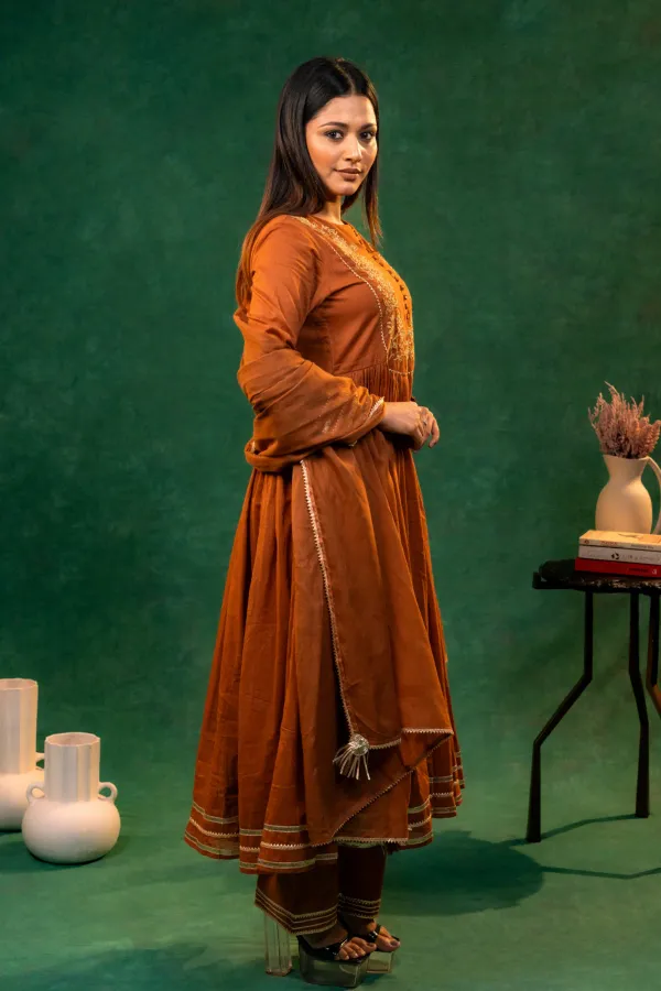 Brown_Mul_Cotton_Anarkali_With_Embroidered_Neck_and_Lace_work