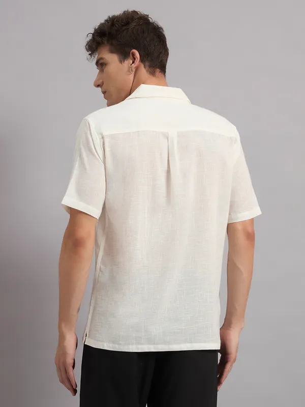 Cream_Organic_Cotton_Textured_Giraffe_Motif_Relaxed_Fit_Shirt_For_Men