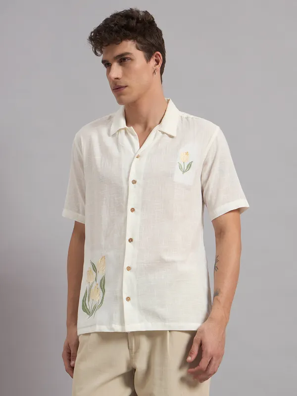 Off_White_Organic_Cotton_Textured_Floral_Embroidered_Regular_Fit_Shirt_For_Men