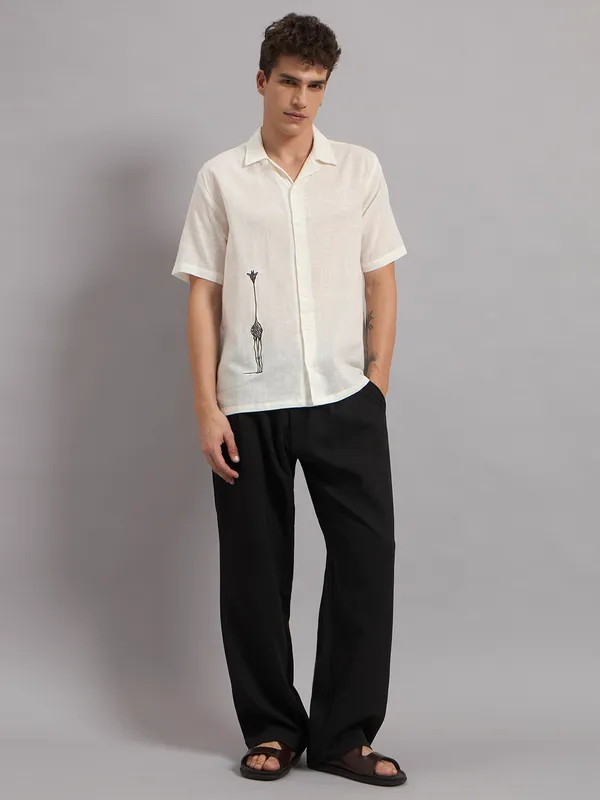 Cream_Organic_Cotton_Textured_Giraffe_Motif_Relaxed_Fit_Shirt_For_Men