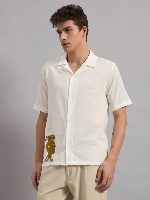 Cream_Organic_Cotton_Camp_Collar_Graphic_Print_Relaxed_Fit_Shirt_For_Men