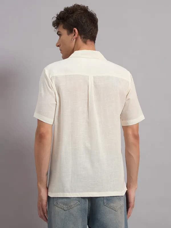 Off_White_Organic_Cotton_Textured_Camp_Collar_Regular_Fit_Shirt_For_Men