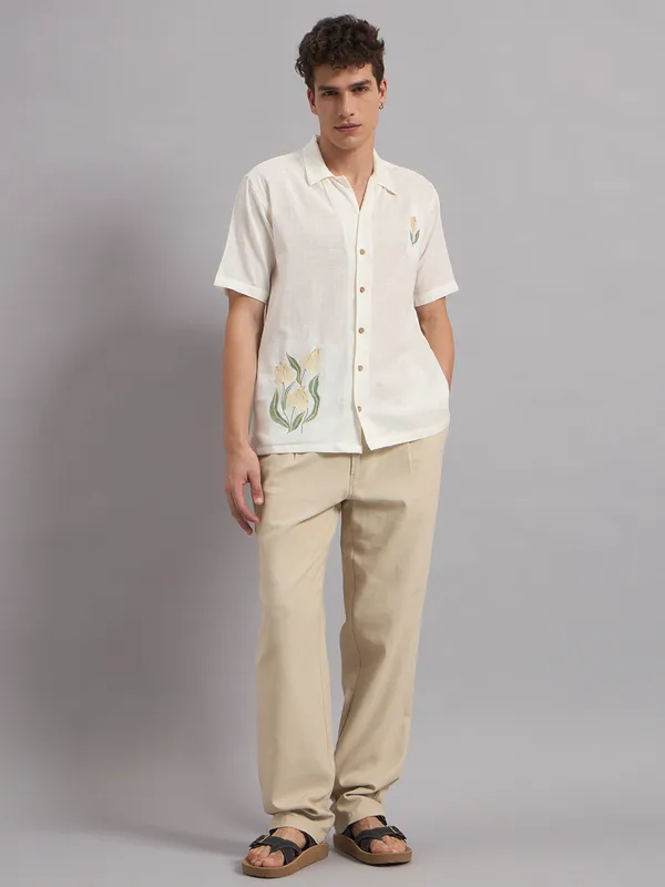 Off_White_Organic_Cotton_Textured_Floral_Embroidered_Regular_Fit_Shirt_For_Men