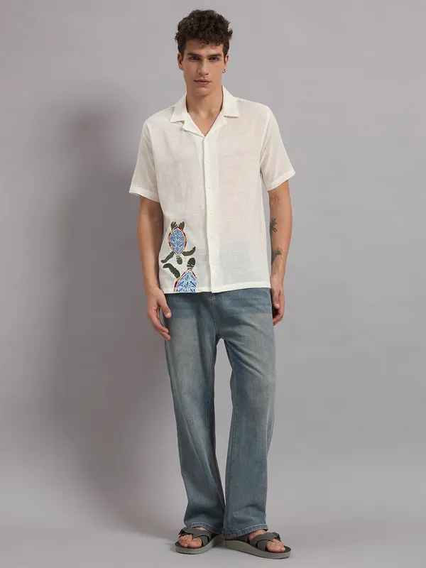 Off_White_Organic_Cotton_Textured_Camp_Collar_Turtle_Graphic_Relaxed_Shirt_For_Men