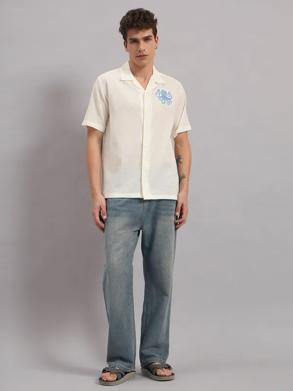 Off_White_Organic_Cotton_Textured_Camp_Collar_Regular_Fit_Shirt_For_Men