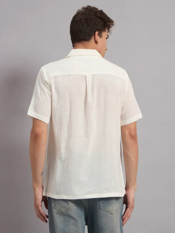 Off_White_Organic_Cotton_Textured_Camp_Collar_Turtle_Graphic_Relaxed_Shirt_For_Men