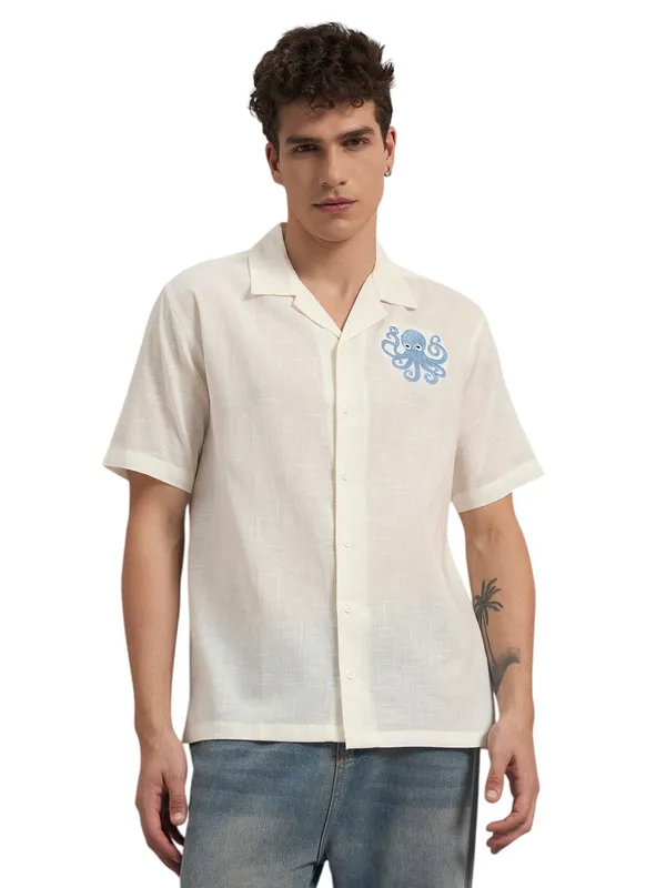 Off_White_Organic_Cotton_Textured_Camp_Collar_Regular_Fit_Shirt_For_Men