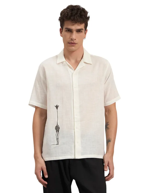 Cream_Organic_Cotton_Textured_Giraffe_Motif_Relaxed_Fit_Shirt_For_Men