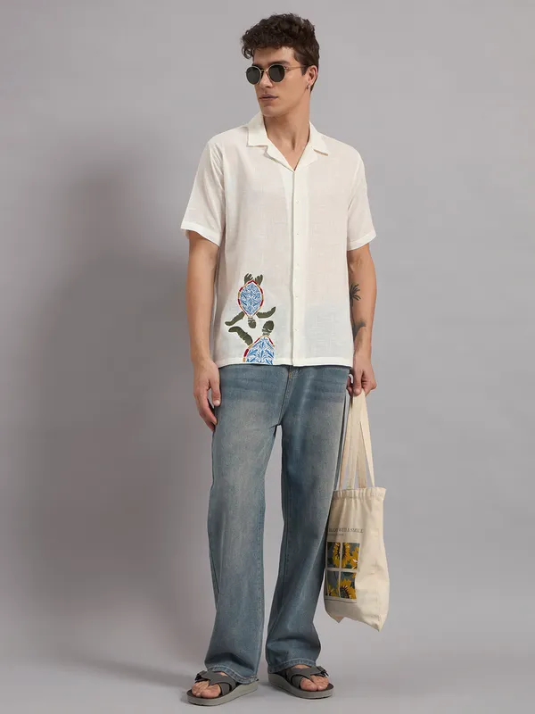 Off_White_Organic_Cotton_Textured_Camp_Collar_Turtle_Graphic_Relaxed_Shirt_For_Men