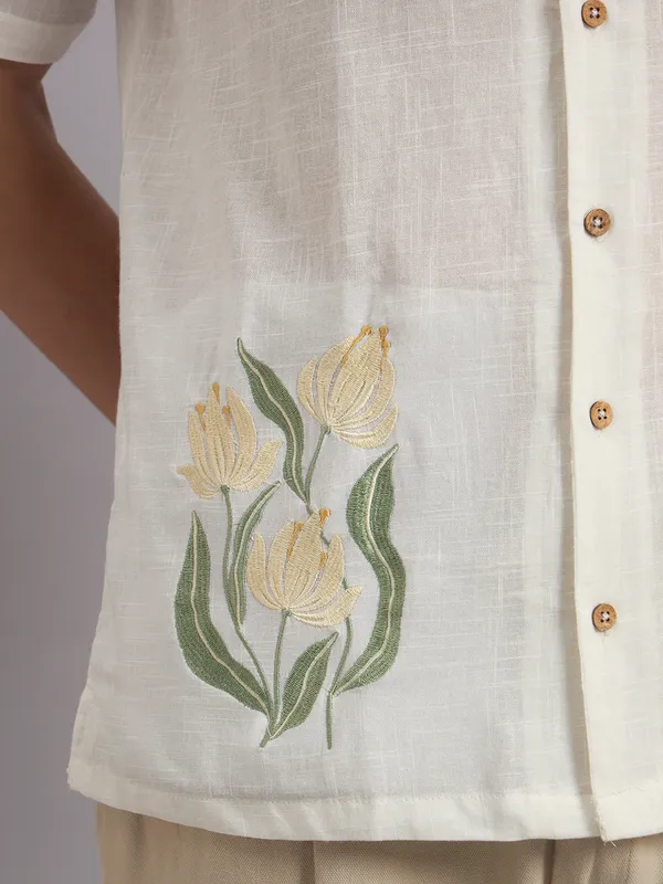 Off_White_Organic_Cotton_Textured_Floral_Embroidered_Regular_Fit_Shirt_For_Men