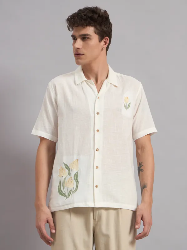 Off_White_Organic_Cotton_Textured_Floral_Embroidered_Regular_Fit_Shirt_For_Men
