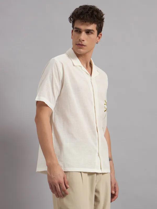 Off_White_Organic_Cotton_Relaxed_Fit_Floral_Embroidered_Shirt_For_Men